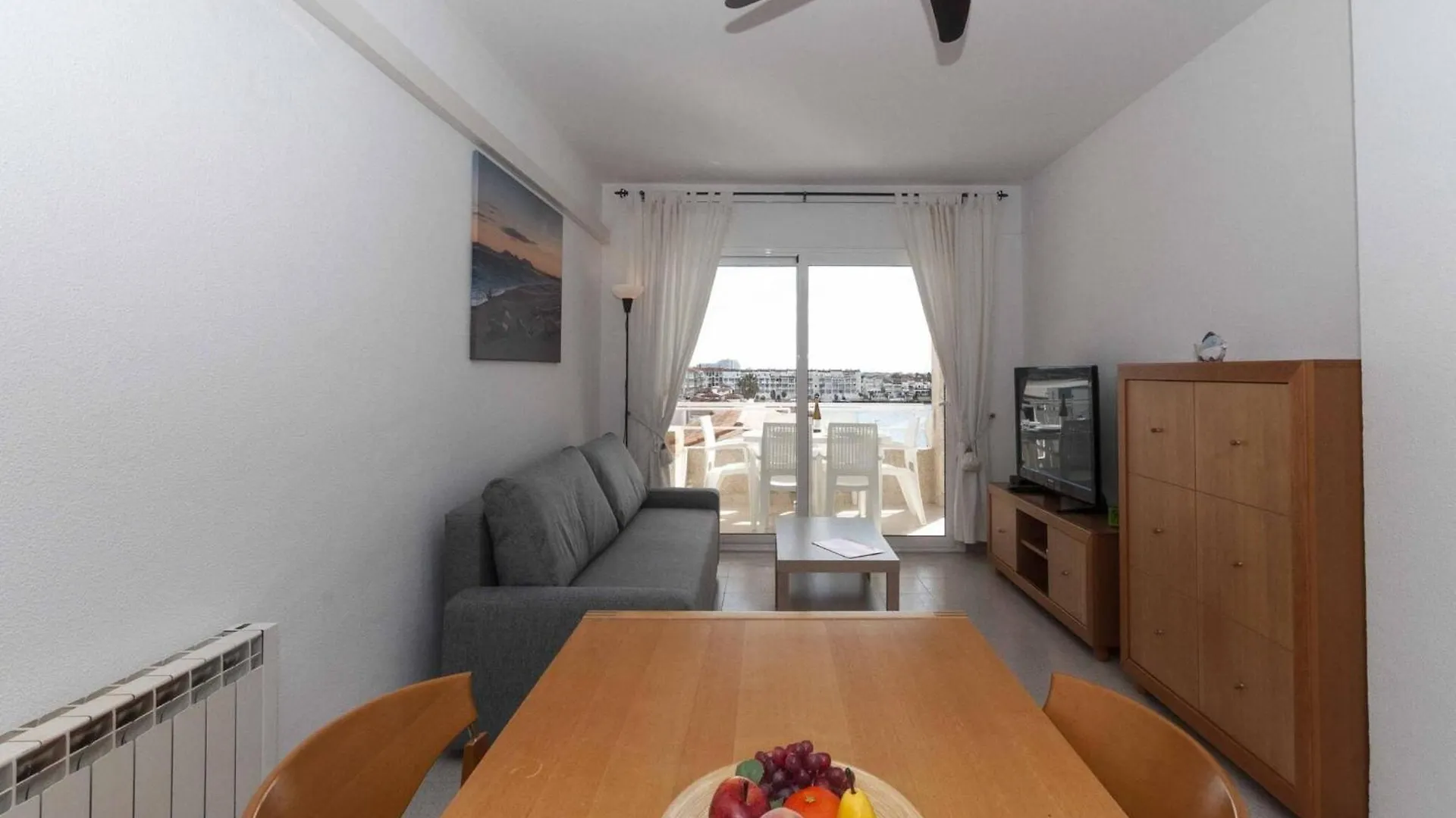 Apartment In Empuriabrava With Canal View 西班牙